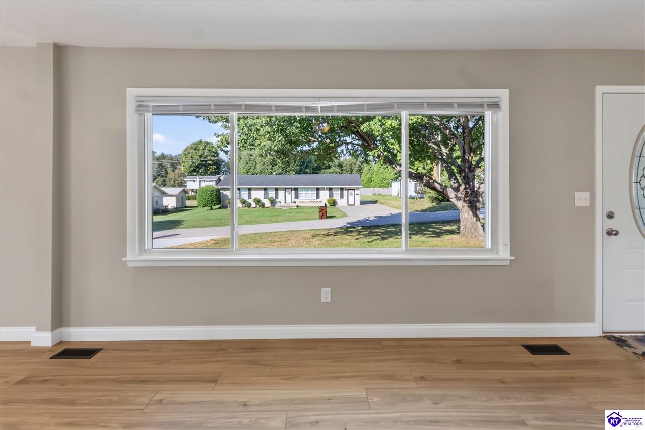 128 College Heights Hodgenville, KY 42748 #2