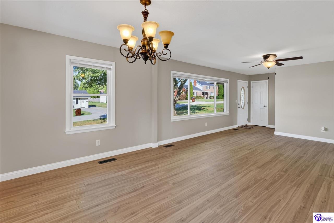128 College Heights Hodgenville, KY 42748 #3
