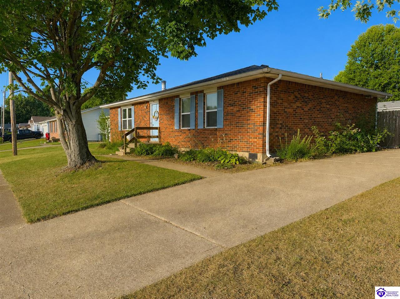 102 Heather Court Radcliff, KY 40160 #1