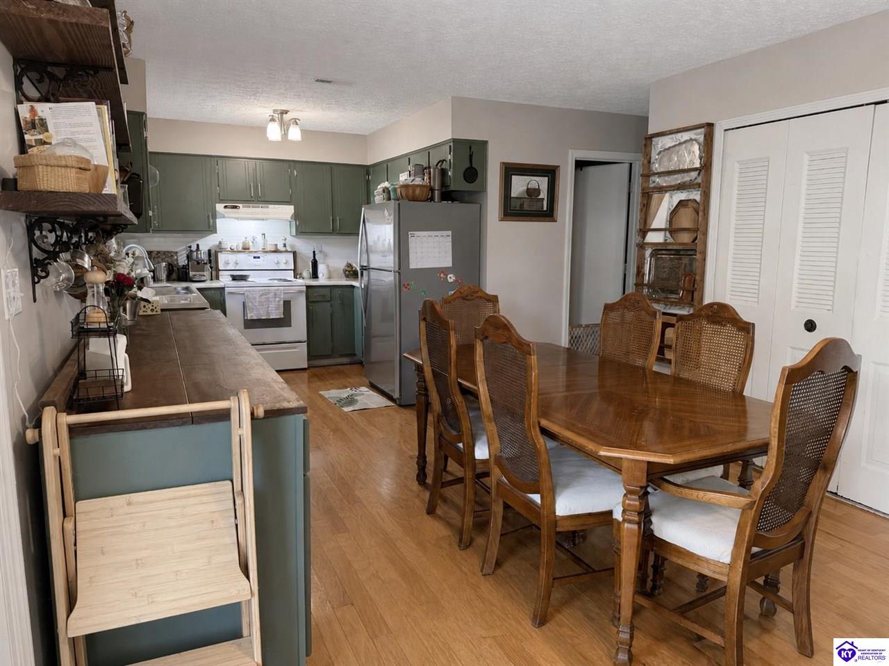 102 Heather Court Radcliff, KY 40160 #4