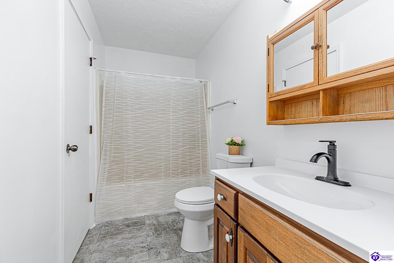 2669 N Lake Road North Radcliff, KY 40160 #4