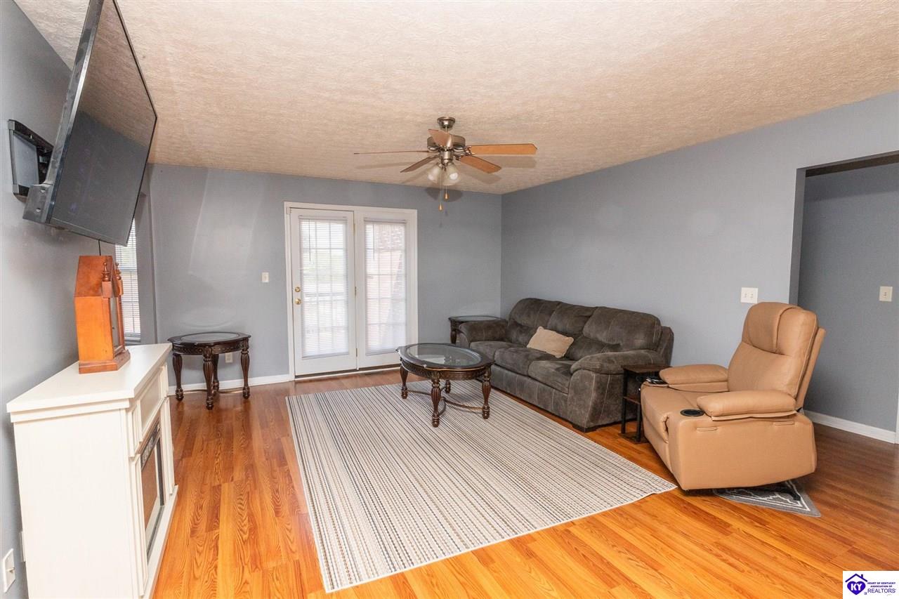 160 Halcomb Court Mount Washington, KY 40047 #4