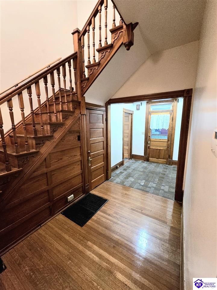 211 E Main Street Hodgenville, KY 42748 #3