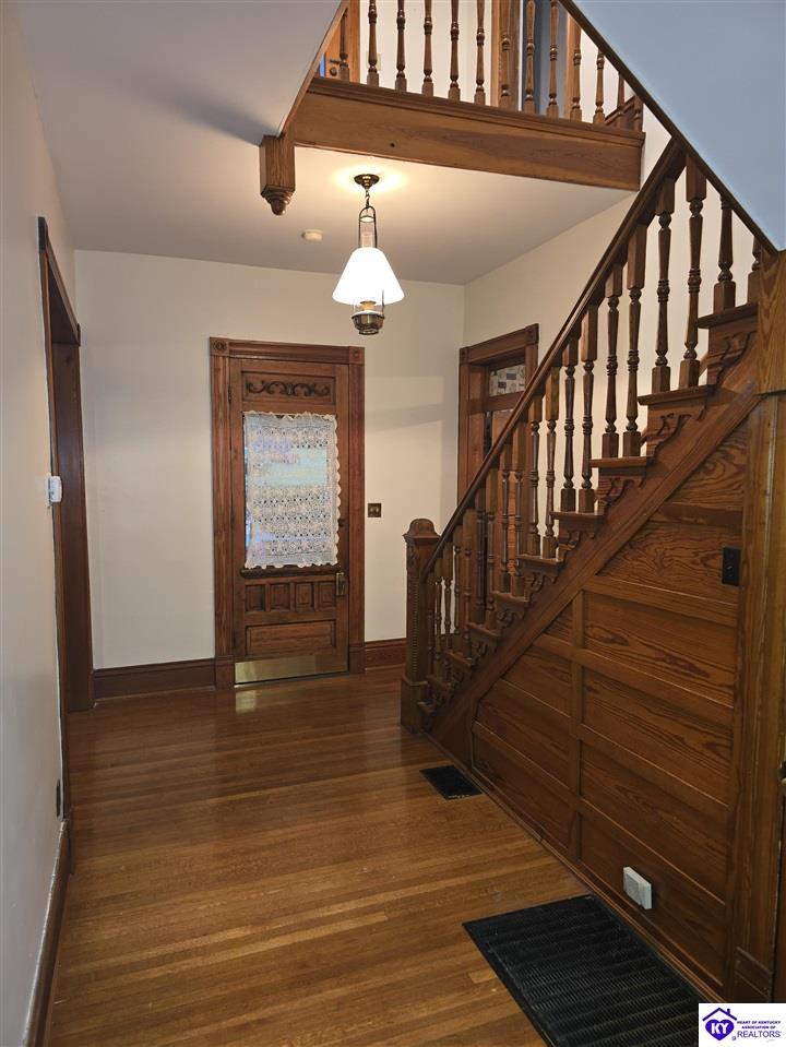 211 E Main Street Hodgenville, KY 42748 #4