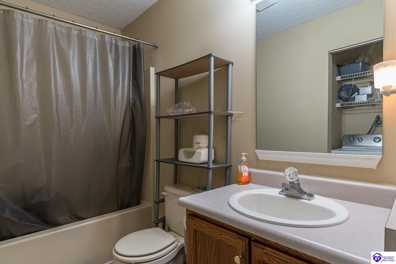 104 Wintergreen Drive Radcliff, KY 40160 #4