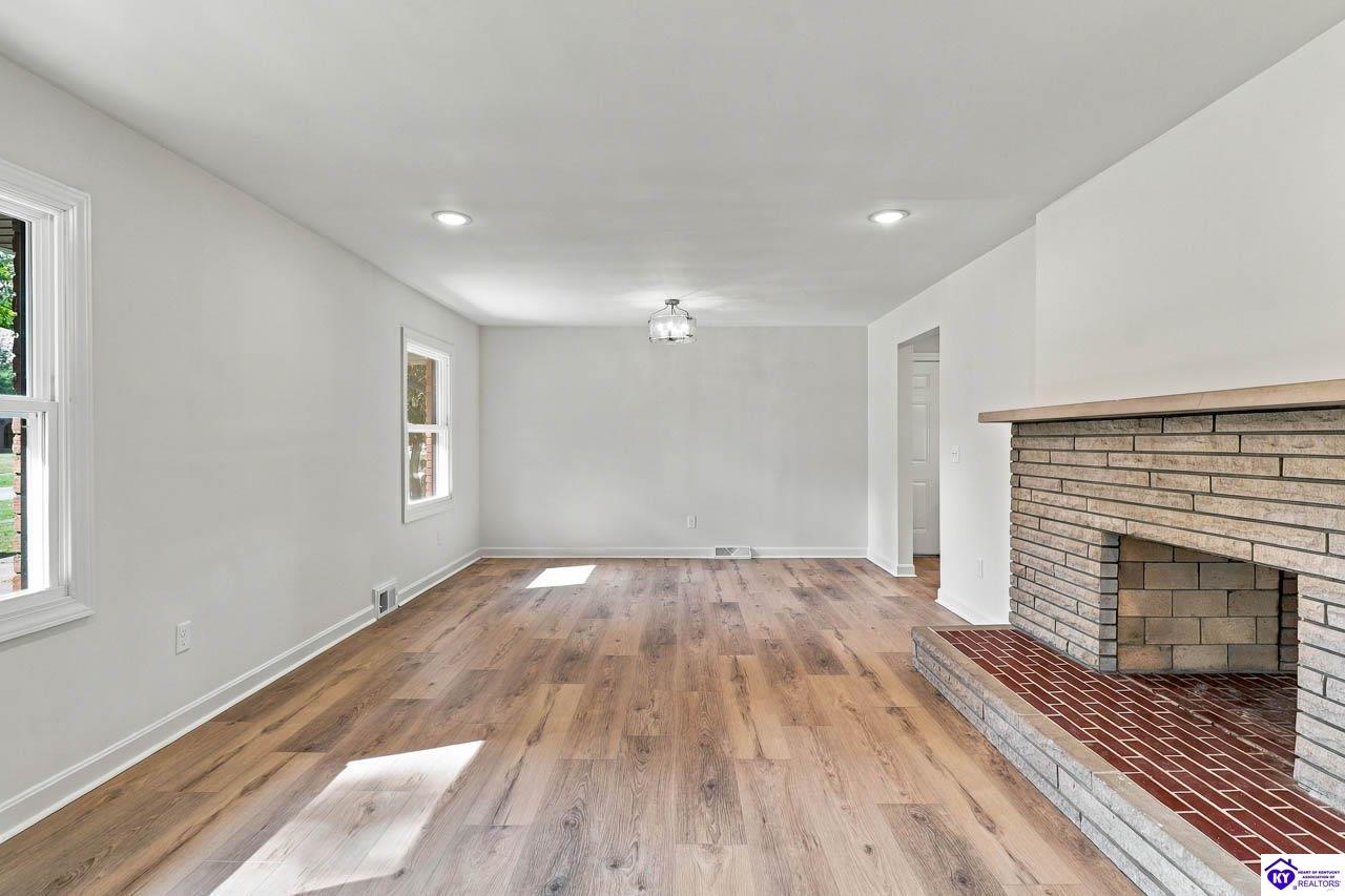 386 S Deepwood Drive Radcliff, KY 40160 #2