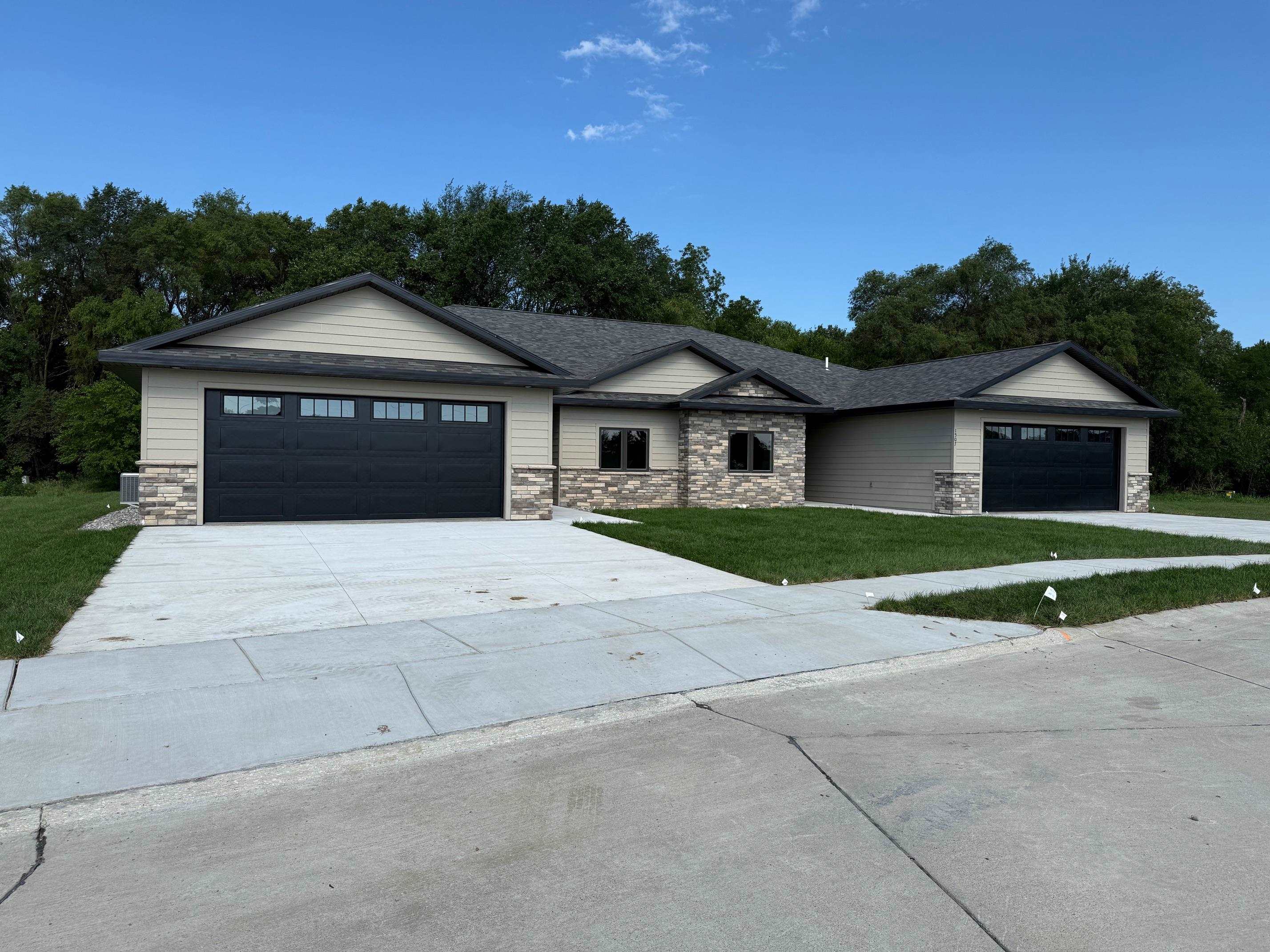 1509  Regency Circle North