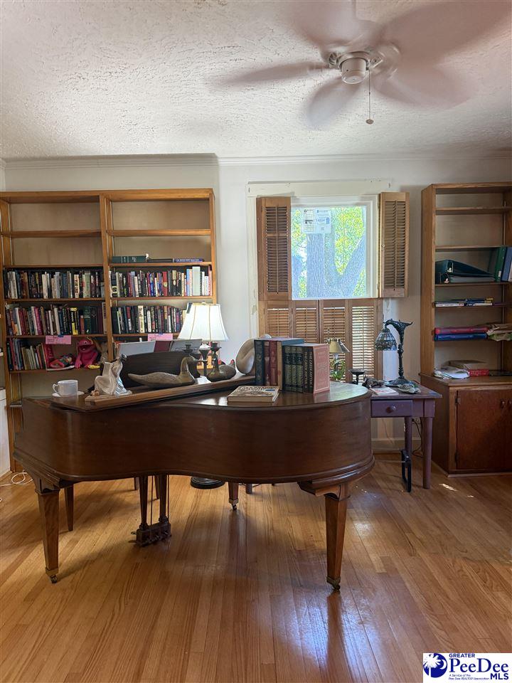 406 E Main St