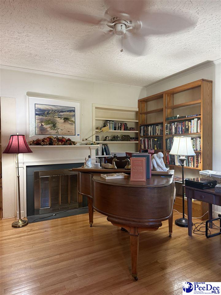 406 E Main St