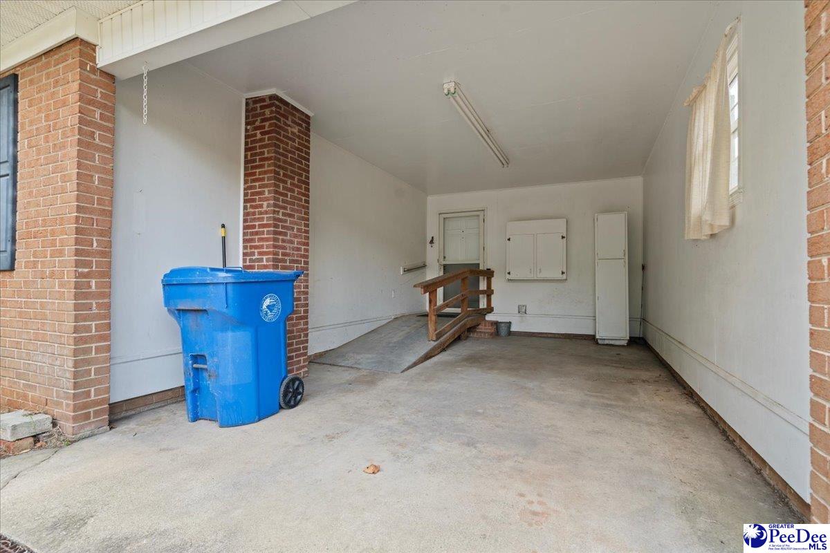 630 E Pigg St