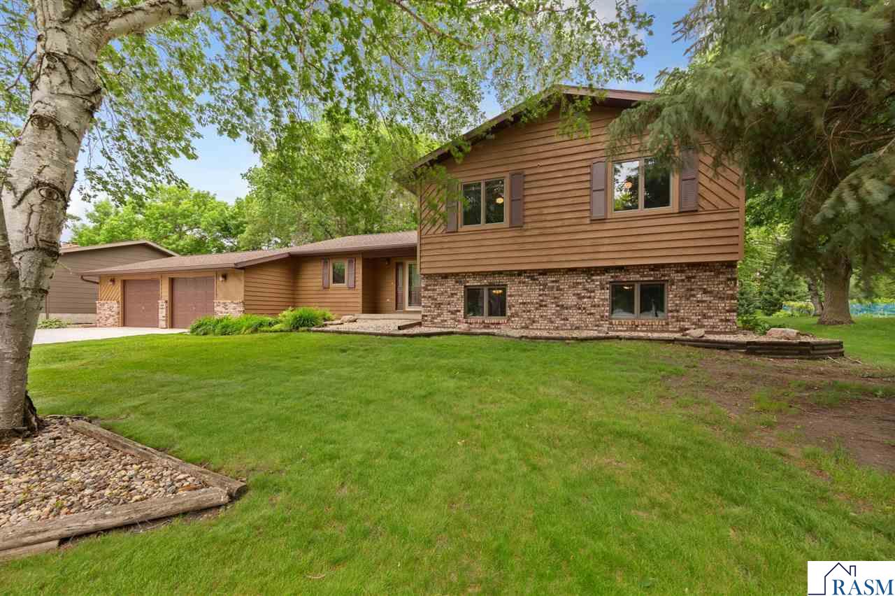 1139 N 10th Street, St. James, MN 56081 Listing Photo  1