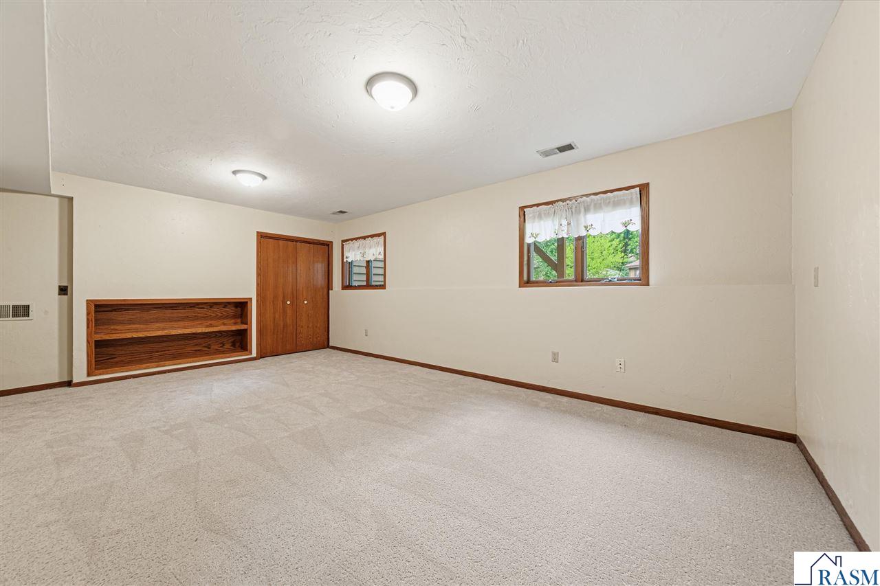 1139 N 10th Street, St. James, MN 56081 Listing Photo  30