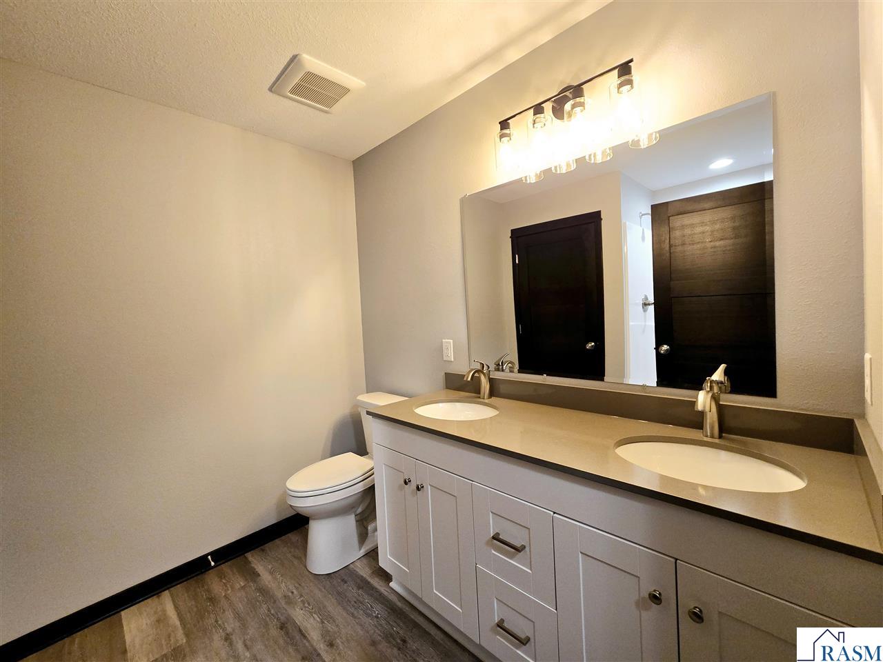 1119 SE 8th Avenue, Waseca, MN 56093-2075 Listing Photo  22