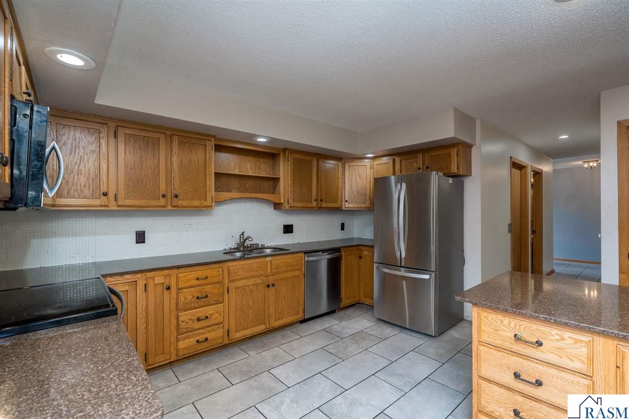 1002 Oak Terrace Drive, North Mankato, MN 56003 Listing Photo  13