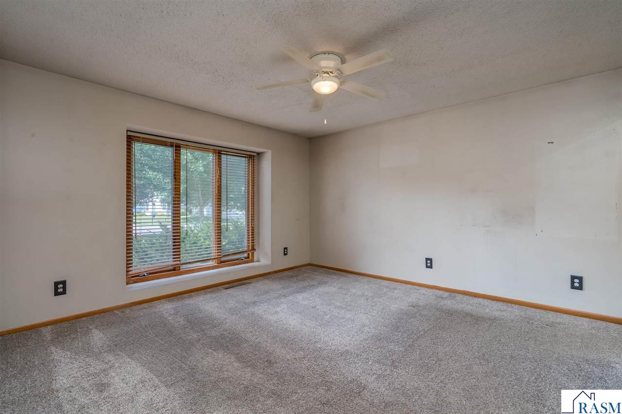 1002 Oak Terrace Drive, North Mankato, MN 56003 Listing Photo  17