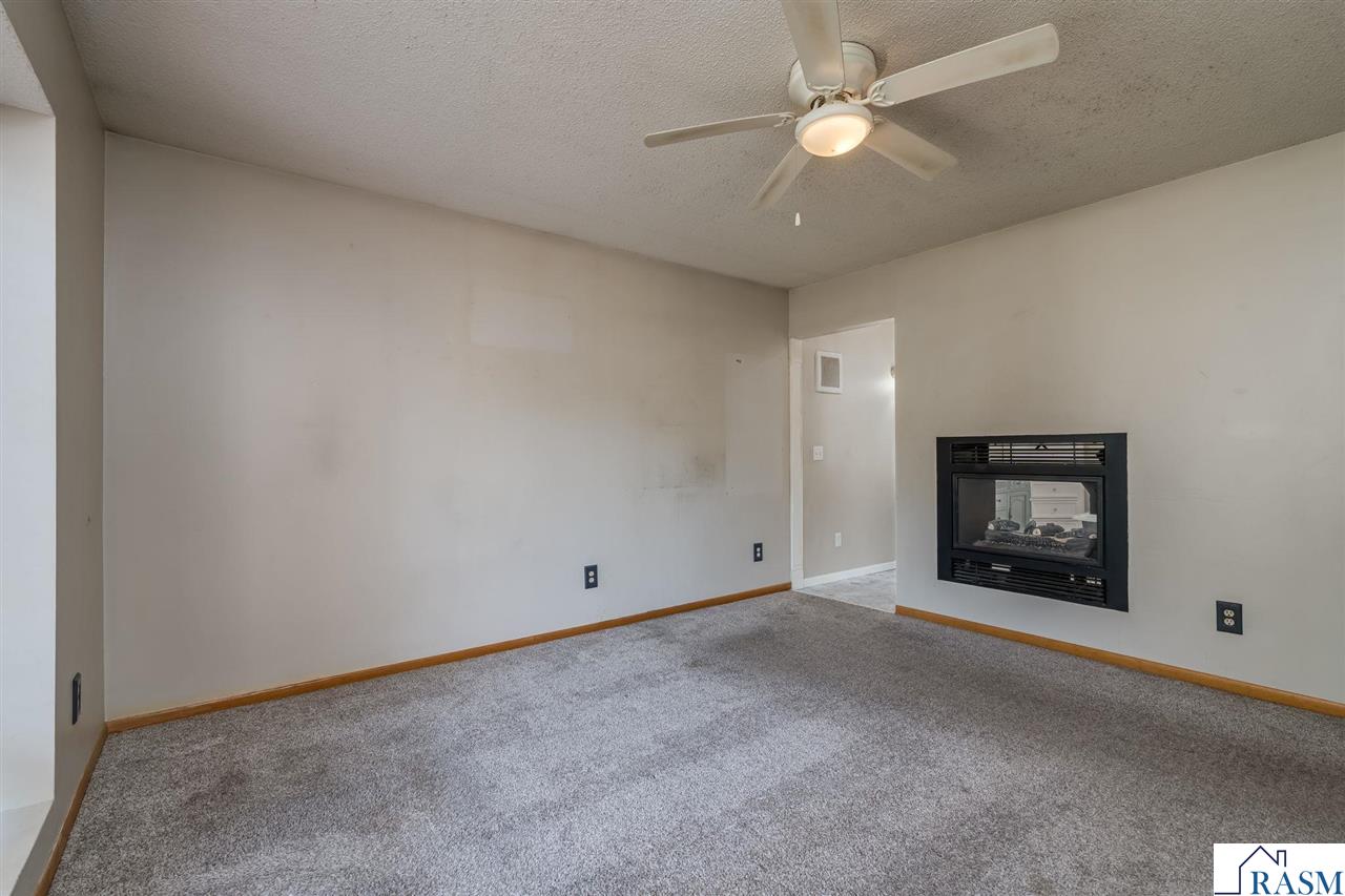 1002 Oak Terrace Drive, North Mankato, MN 56003 Listing Photo  18