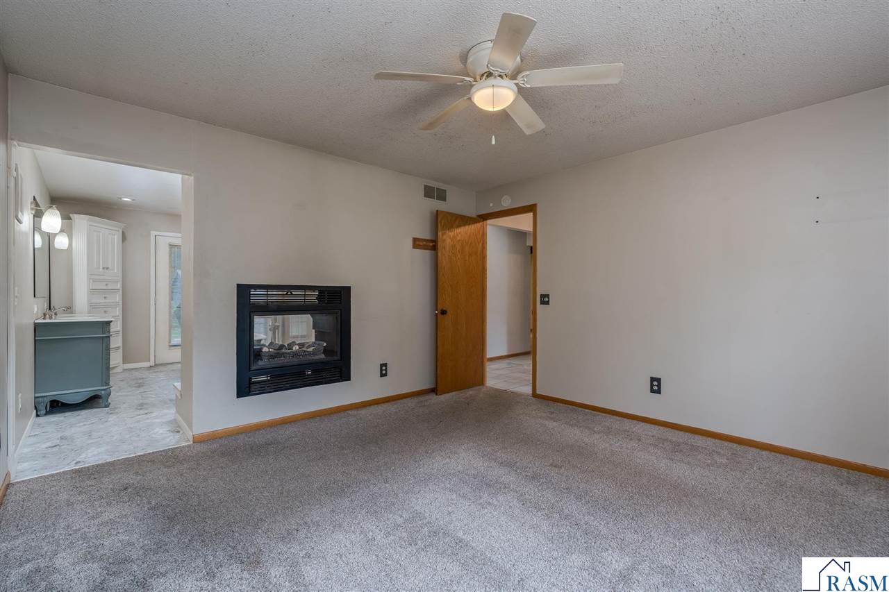 1002 Oak Terrace Drive, North Mankato, MN 56003 Listing Photo  19