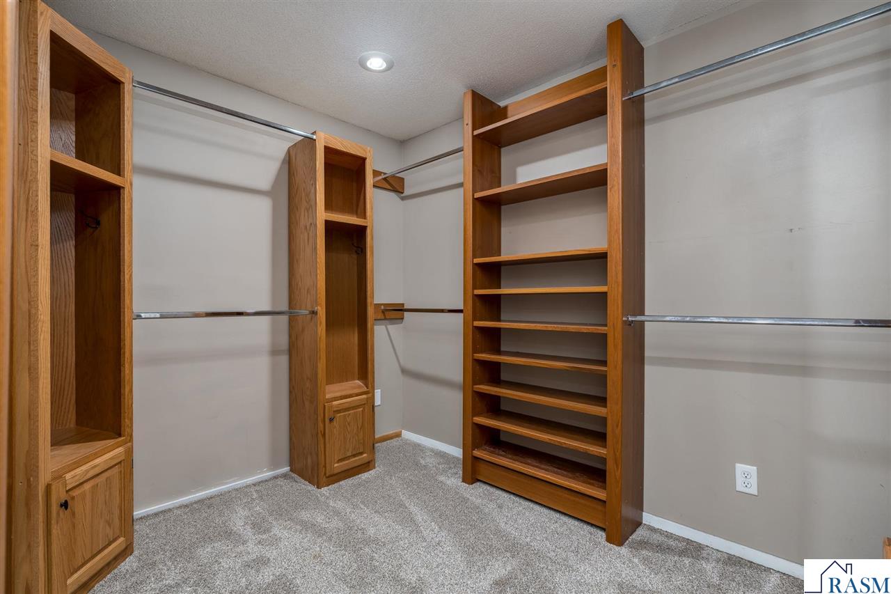 1002 Oak Terrace Drive, North Mankato, MN 56003 Listing Photo  23