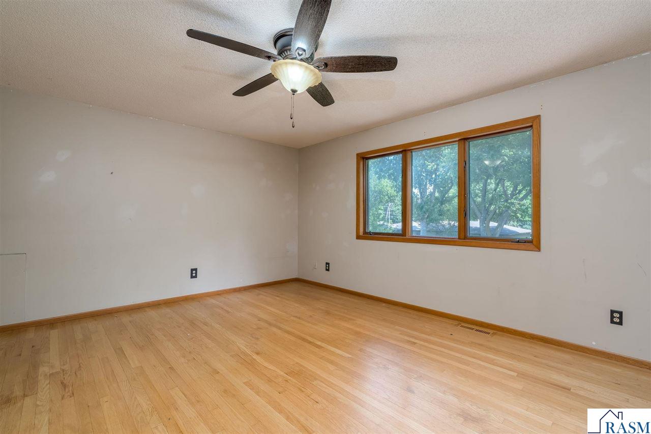 1002 Oak Terrace Drive, North Mankato, MN 56003 Listing Photo  24