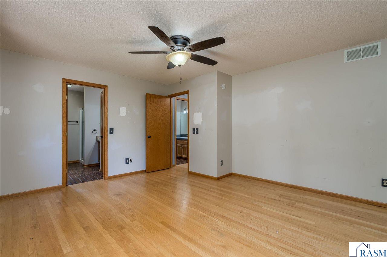 1002 Oak Terrace Drive, North Mankato, MN 56003 Listing Photo  25