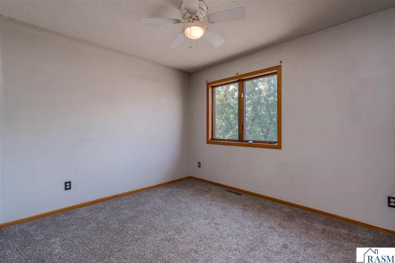 1002 Oak Terrace Drive, North Mankato, MN 56003 Listing Photo  27