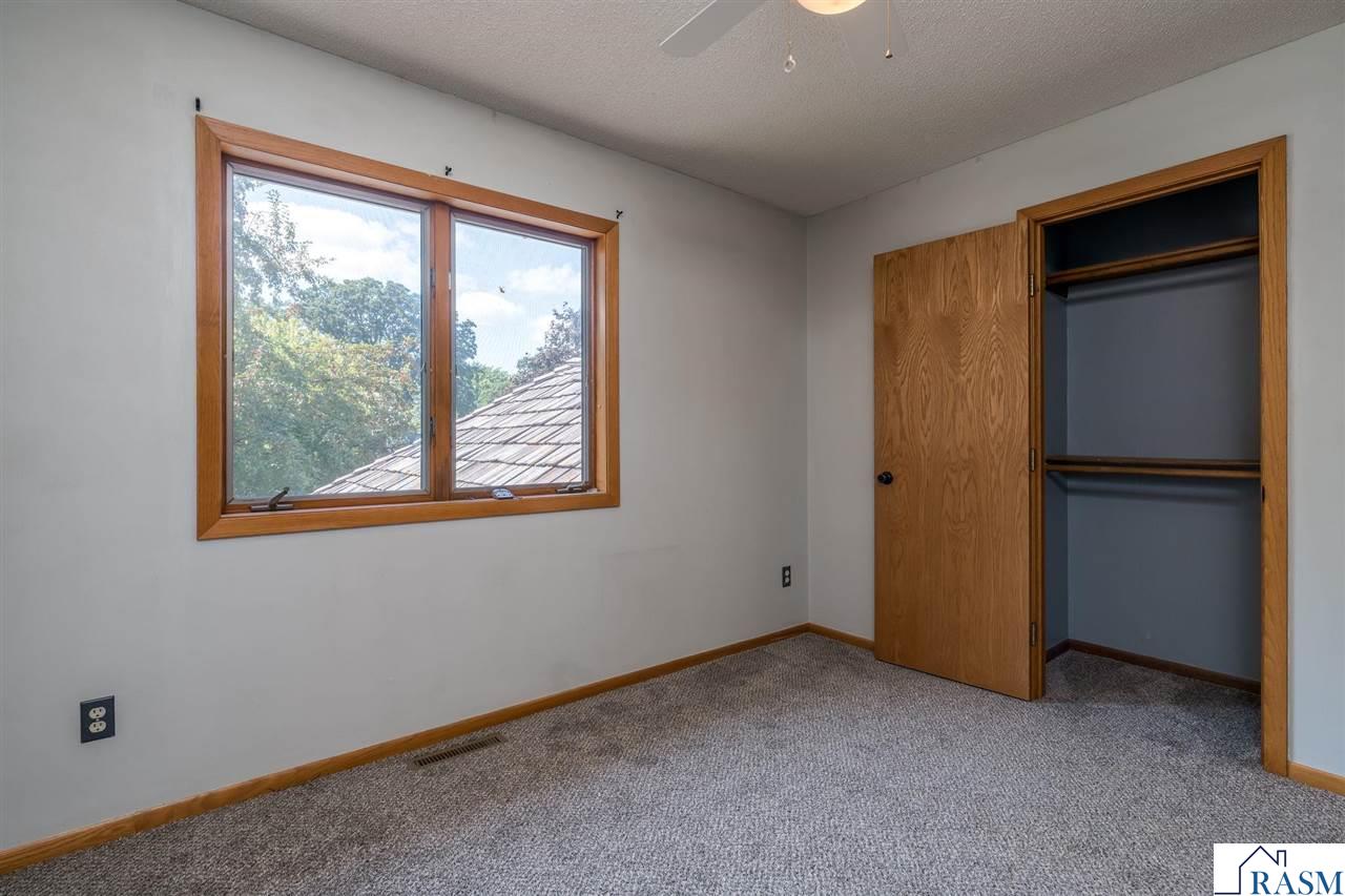 1002 Oak Terrace Drive, North Mankato, MN 56003 Listing Photo  28