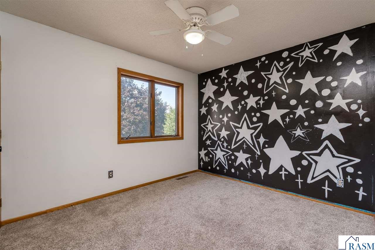 1002 Oak Terrace Drive, North Mankato, MN 56003 Listing Photo  30