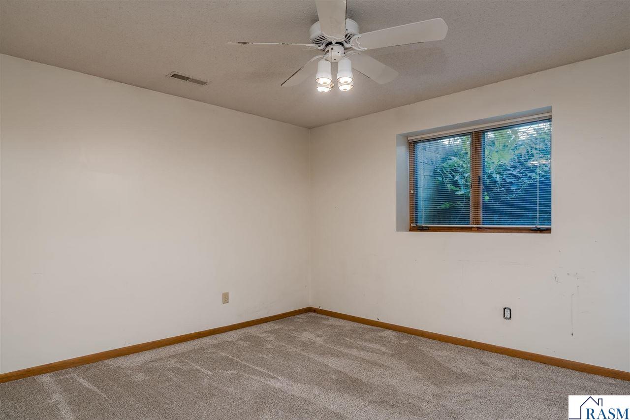 1002 Oak Terrace Drive, North Mankato, MN 56003 Listing Photo  34