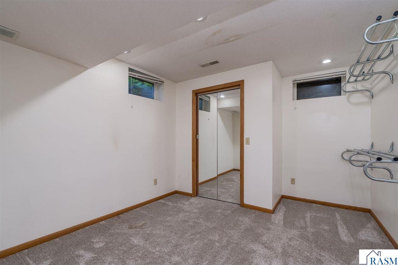 1002 Oak Terrace Drive, North Mankato, MN 56003 Listing Photo  36