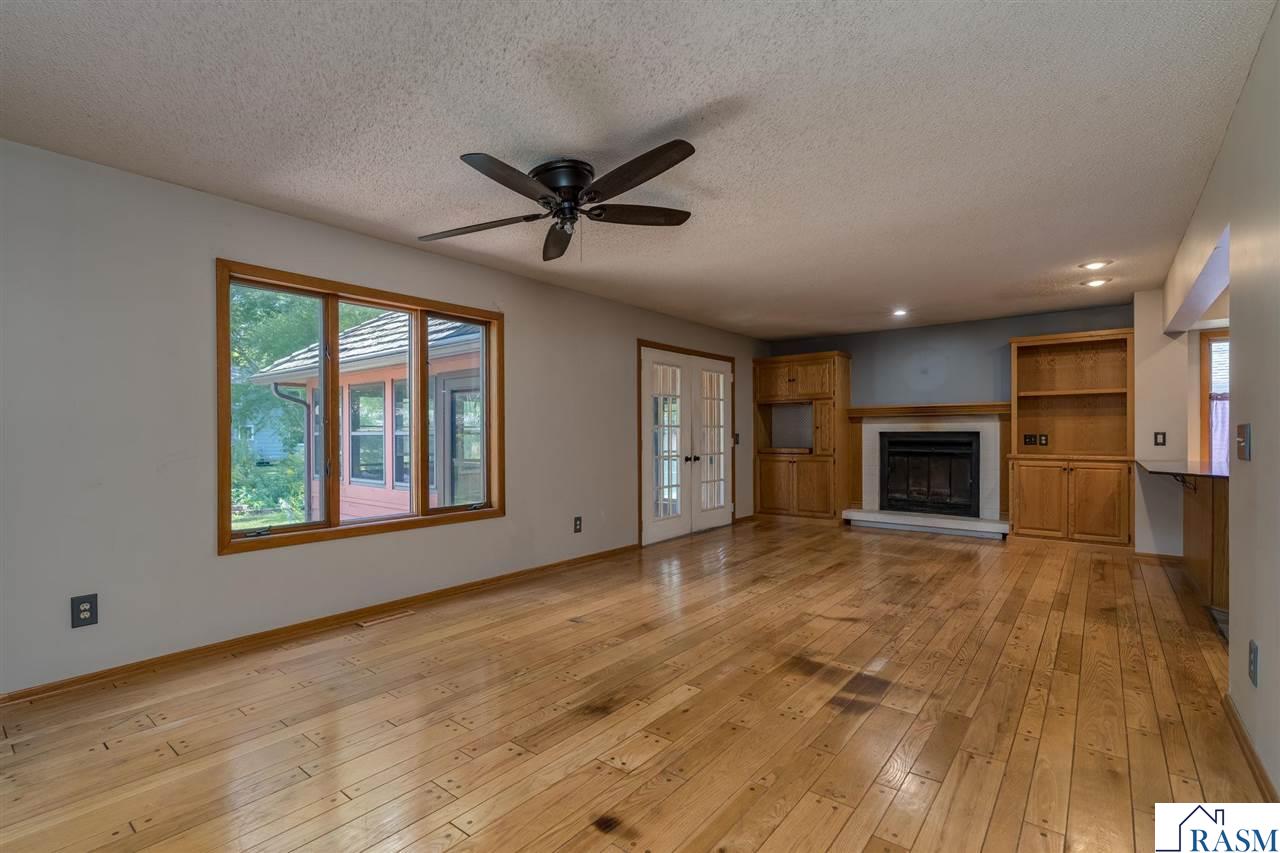 1002 Oak Terrace Drive, North Mankato, MN 56003 Listing Photo  6