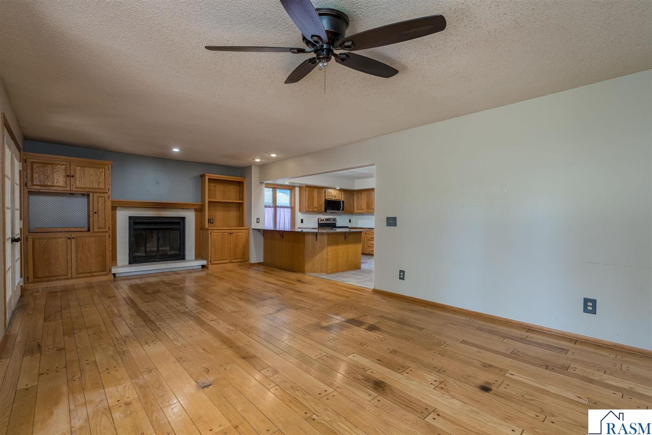1002 Oak Terrace Drive, North Mankato, MN 56003 Listing Photo  7