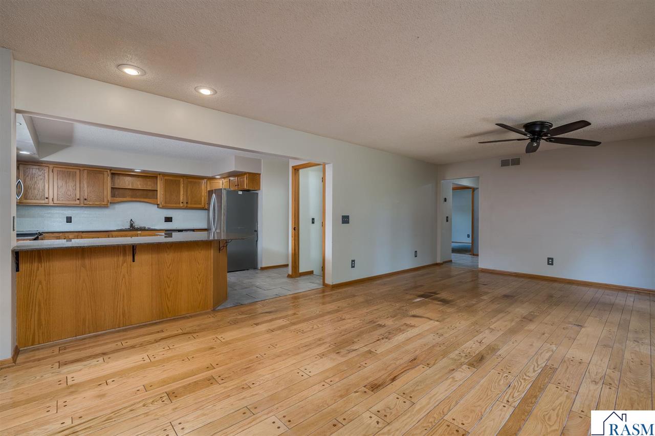 1002 Oak Terrace Drive, North Mankato, MN 56003 Listing Photo  8