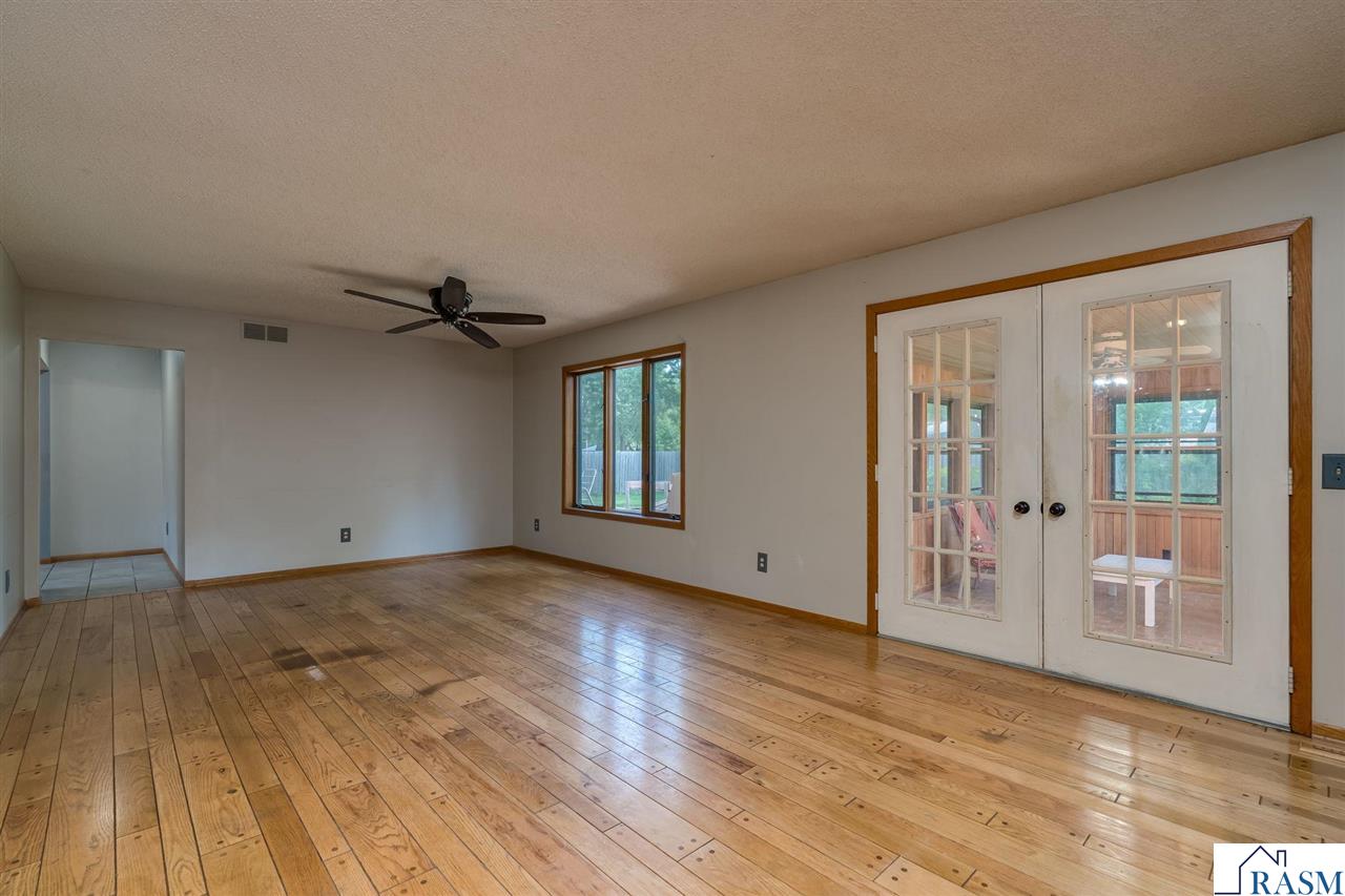 1002 Oak Terrace Drive, North Mankato, MN 56003 Listing Photo  9
