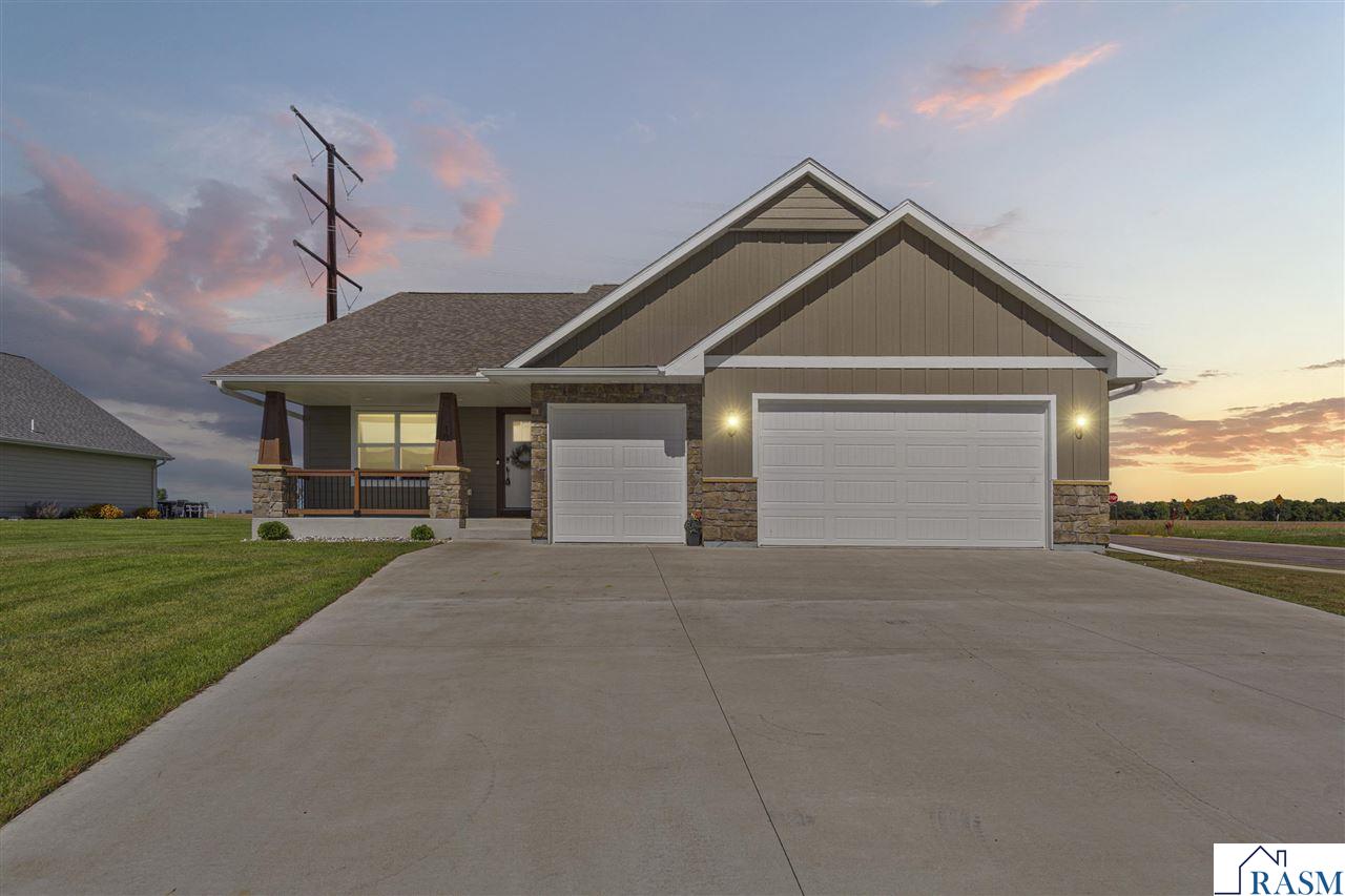 10 Sunset Court, North Mankato, MN 56003 Listing Photo  1