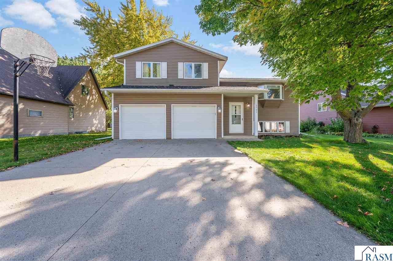 1721 Lilac Lane, North Mankato, MN 56003 Listing Photo  1