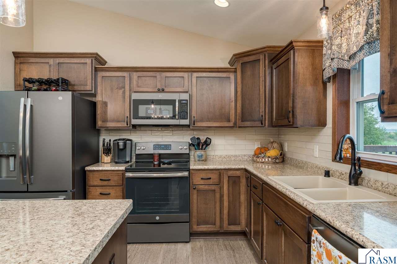 2377 Rolling Green Lane, North Mankato, MN 56003 Listing Photo  18