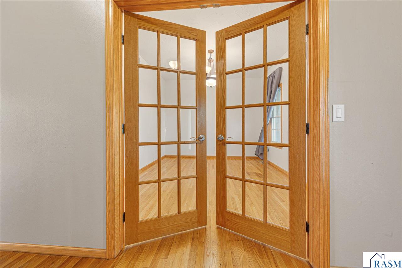 2057 Howard Drive, North Mankato, MN 56003 Listing Photo  4