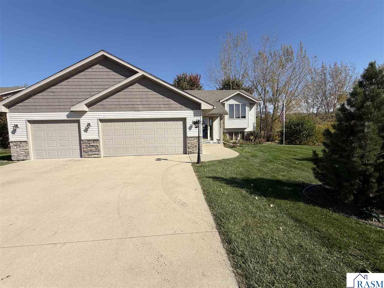 1005 SE 12 Street, Waseca, MN 56093 Listing Photo  1