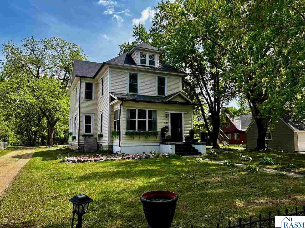 607 N Minnesota Avenue, St. Peter, MN 56082 Listing Photo  1