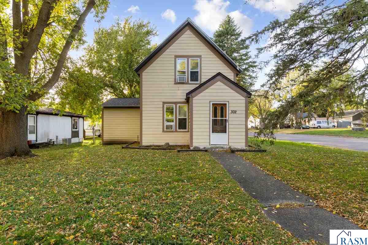 302 S Renville Street, Winthrop, MN 55396 Listing Photo  1
