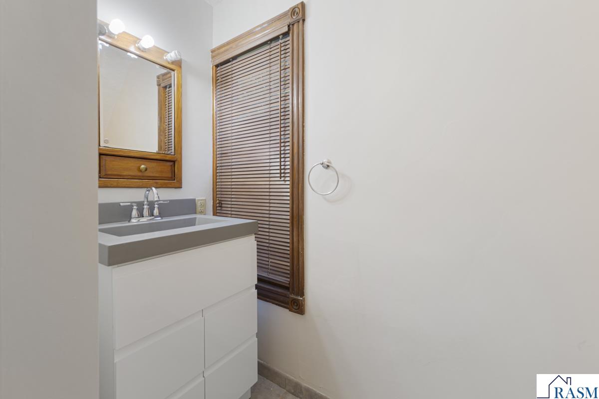 302 S Renville Street, Winthrop, MN 55396 Listing Photo  20