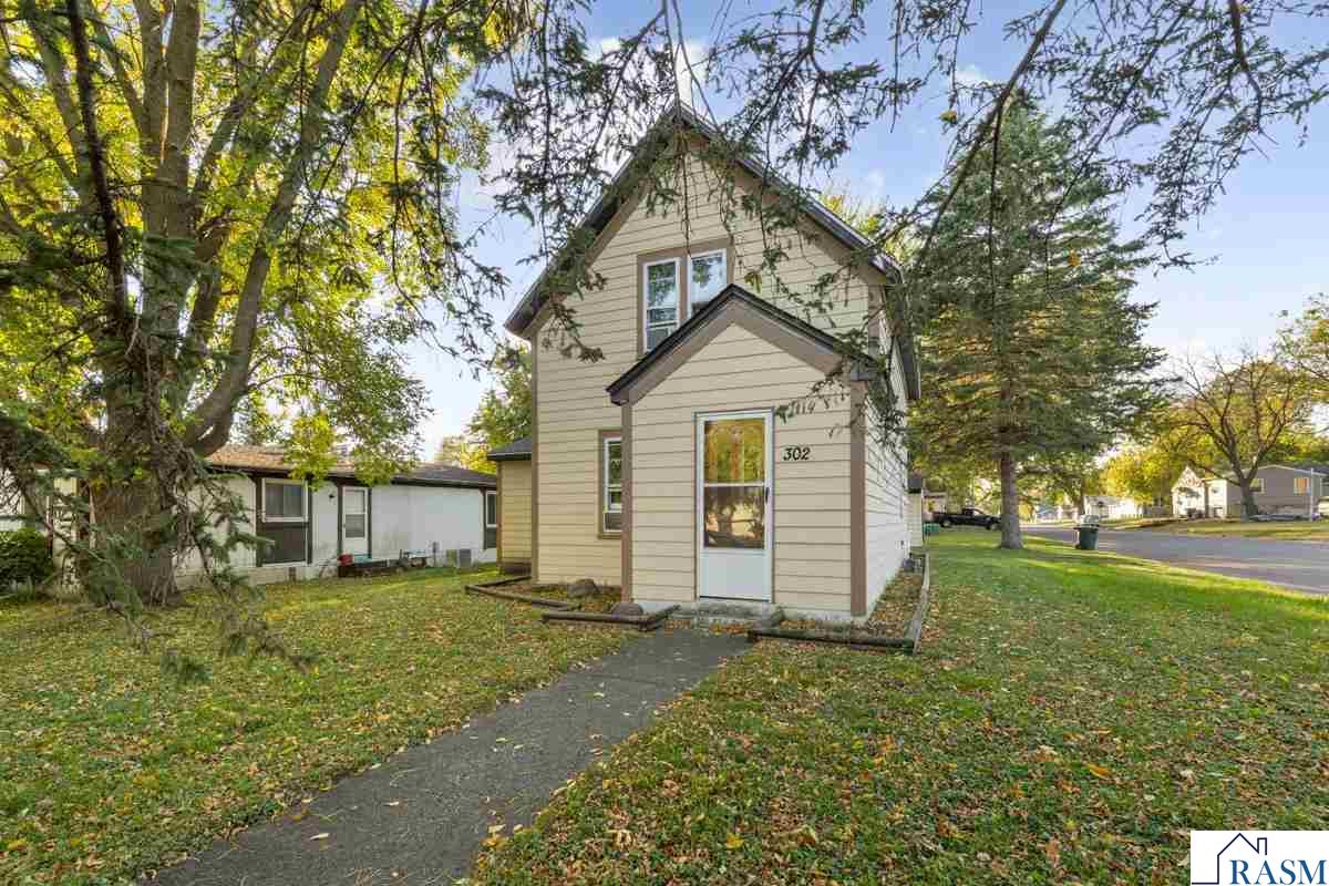 302 S Renville Street, Winthrop, MN 55396 Listing Photo  3