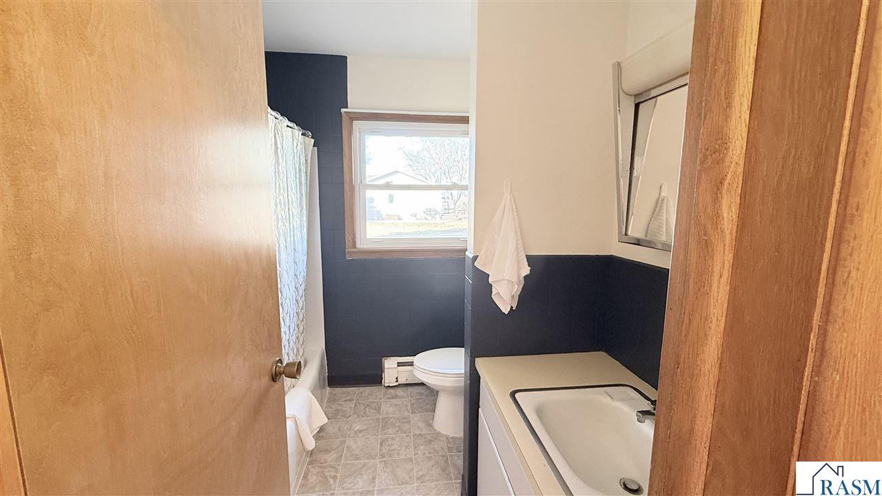 400 E North Street, Waldorf, MN 56091 Listing Photo  7
