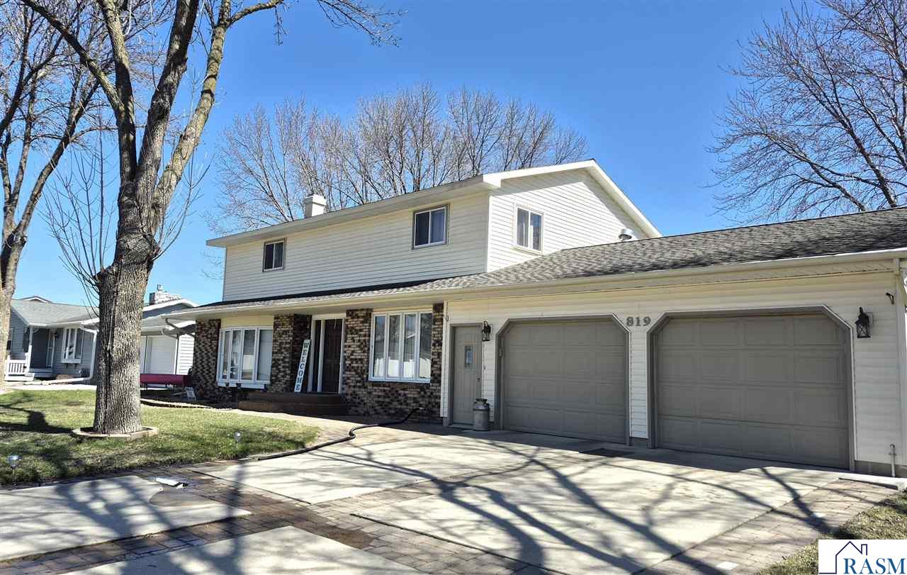 819 SE 2nd Avenue, Sleepy Eye, MN 56085 Listing Photo  1