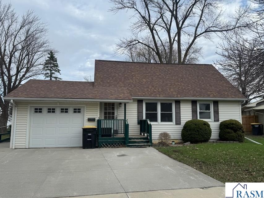 219 N Circle Drive, Blue Earth, MN 56013 Listing Photo  1