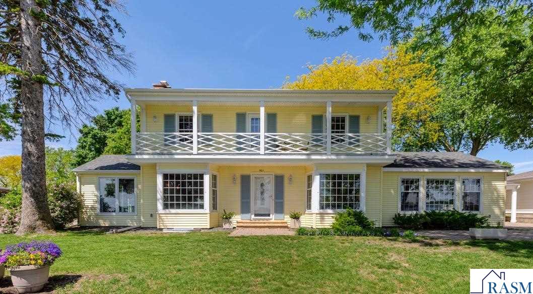 901 Clear Lake Drive