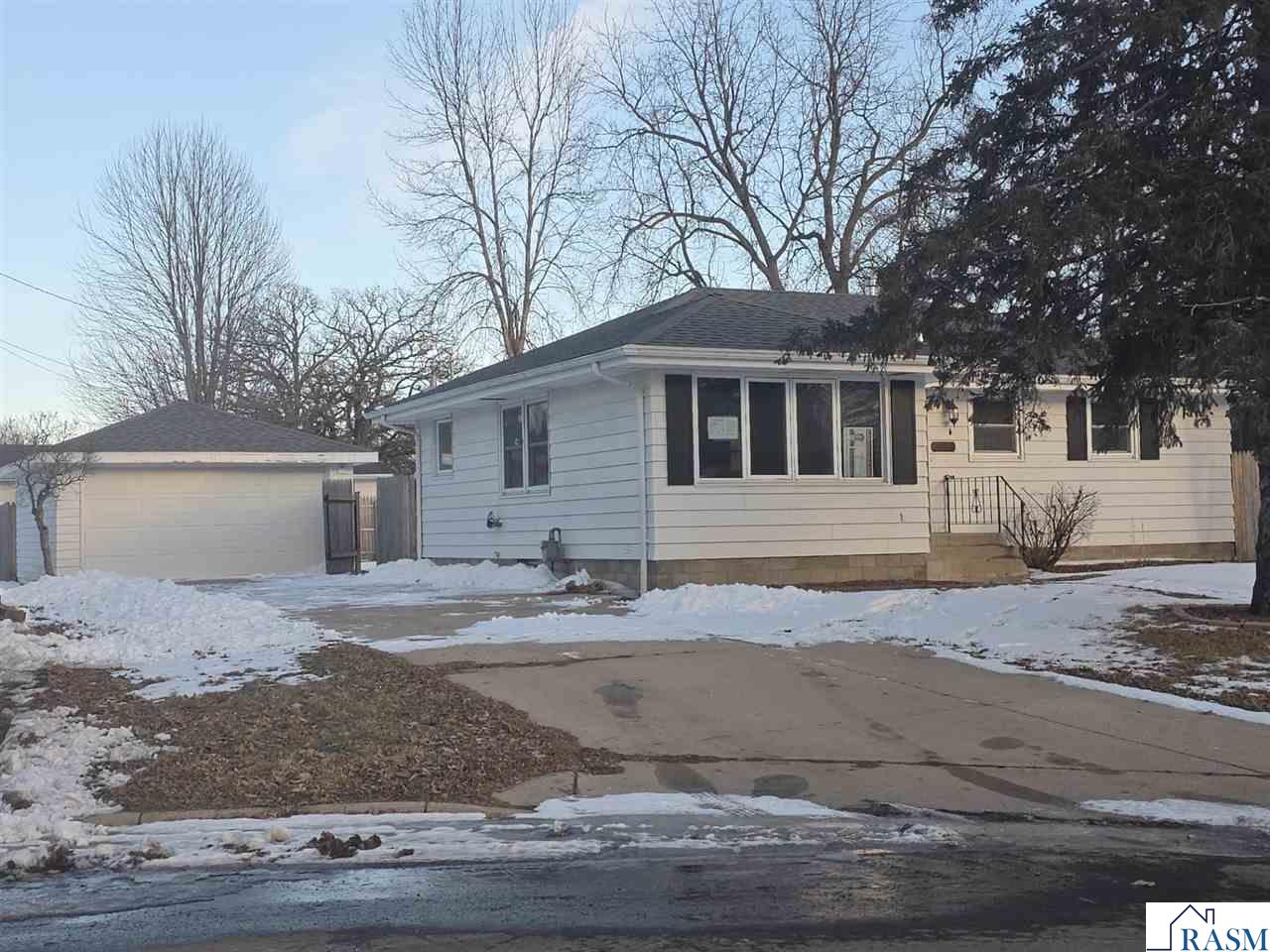729 Elm Court, Le Sueur, MN 56058-1614 Listing Photo  1