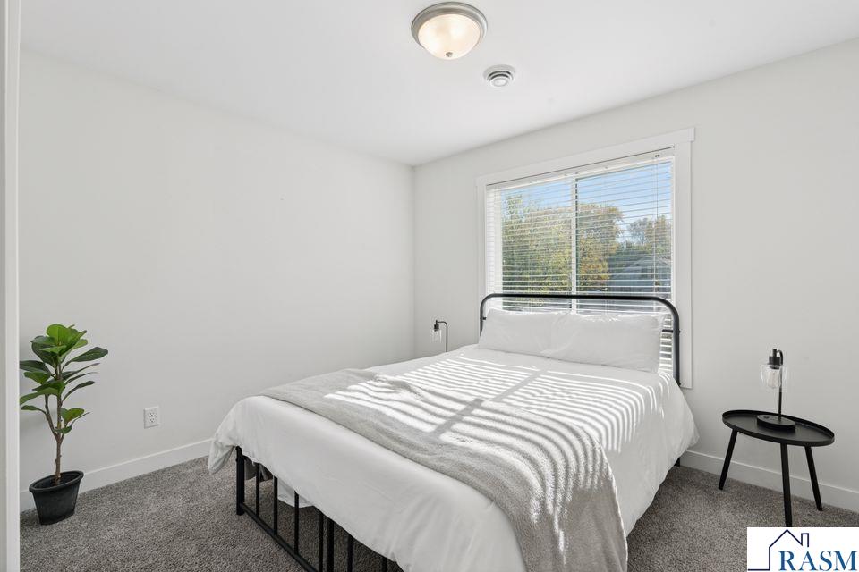 2084 E Reaney Avenue, St. Paul, MN 55119-3946 Listing Photo  13