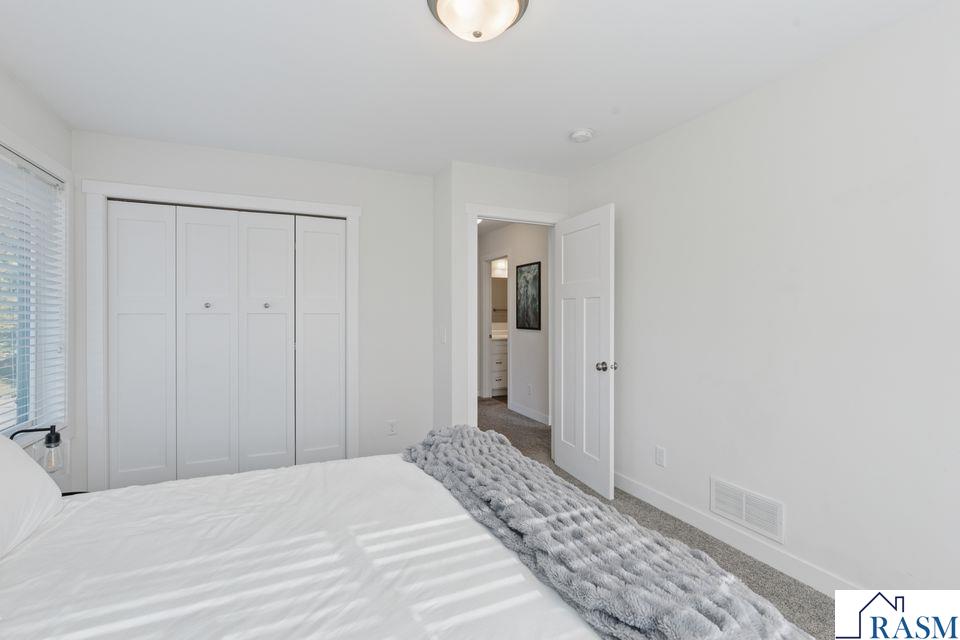 2084 E Reaney Avenue, St. Paul, MN 55119-3946 Listing Photo  16