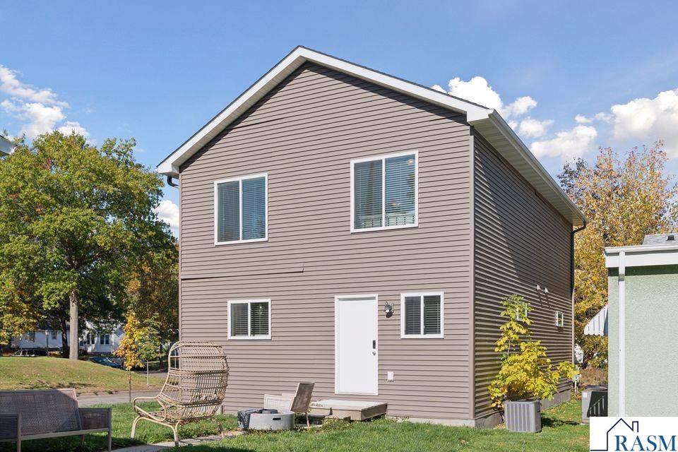 2084 E Reaney Avenue, St. Paul, MN 55119-3946 Listing Photo  3